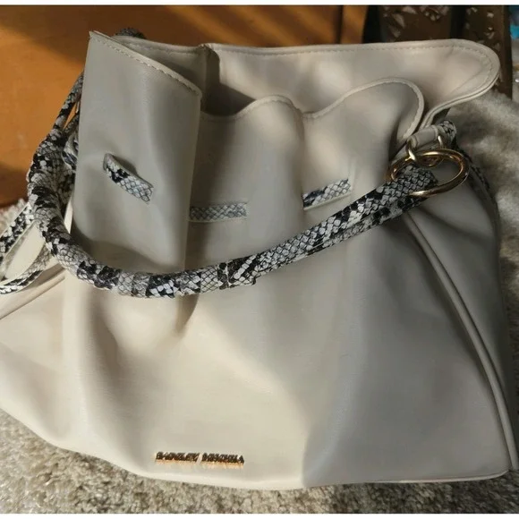 BADGLEY MISCHKA Faux Leather Cream Color Purse With Faux Snakeskin Trim ~ EUC~ - Picture 4 of 4